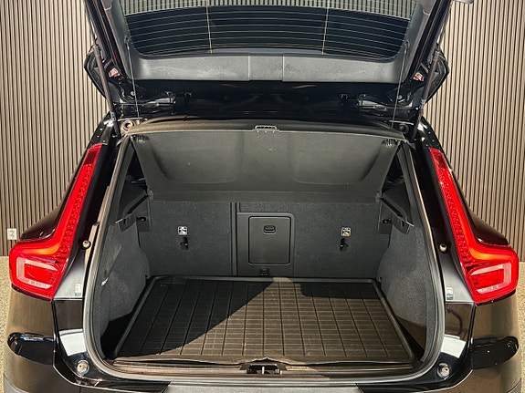 Volvo XC40 18 of 19