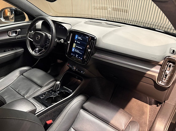 Volvo XC40 8 of 19