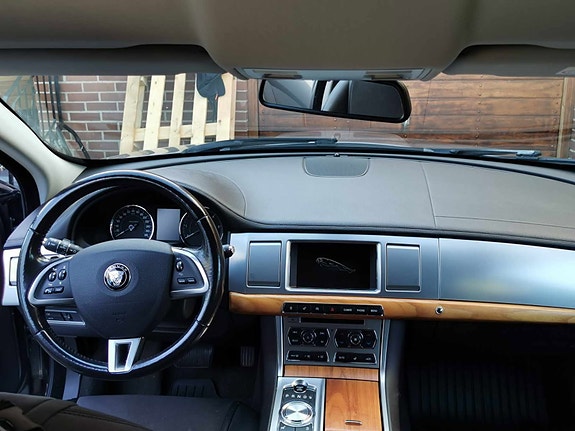 Jaguar XF 4 of 5
