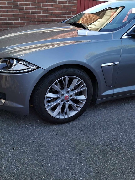 Jaguar XF 3 of 5