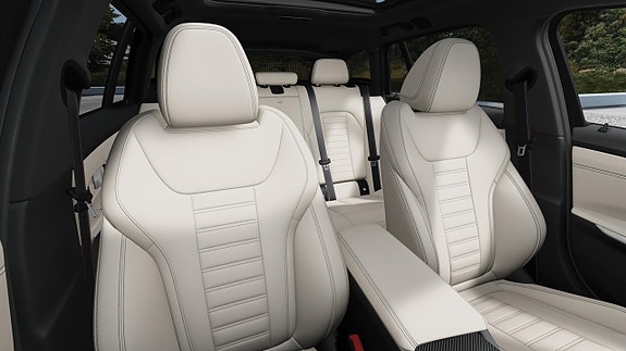 BMW M340i 10 of 13