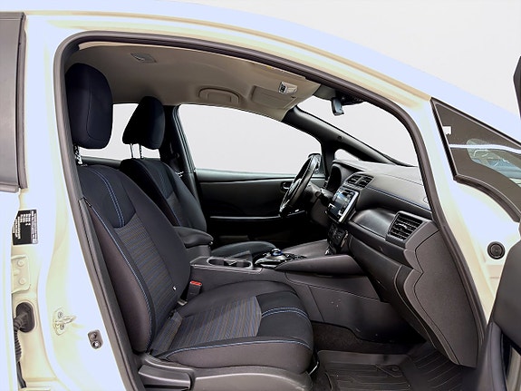Nissan Leaf 12 of 17