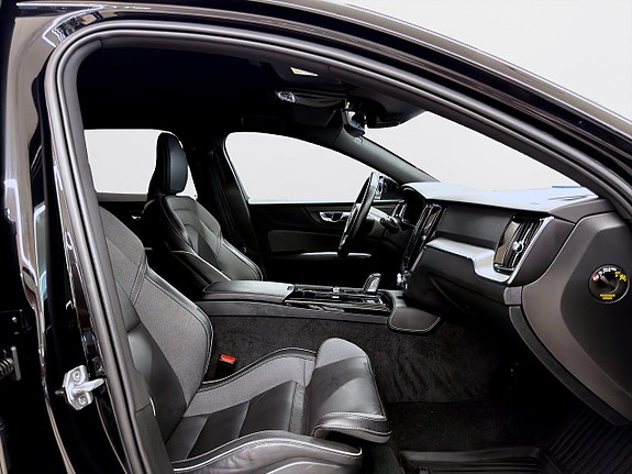 Volvo V60 14 of 23