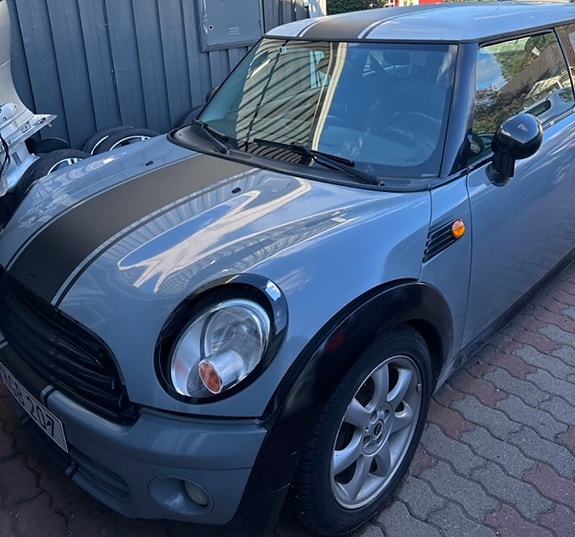 MINI Cooper 2 of 2