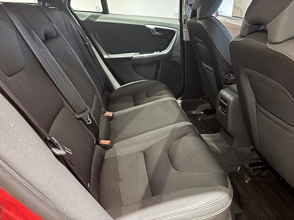 Volvo V60 9 of 14