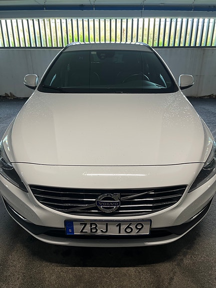 Volvo V60 2 of 22