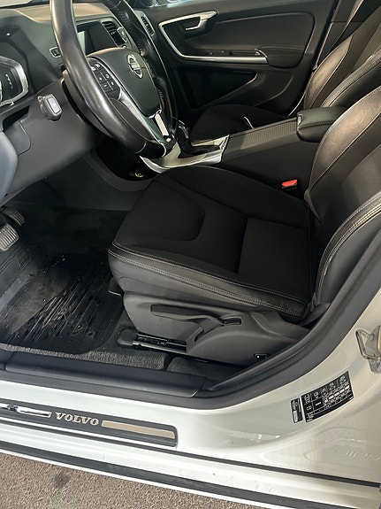 Volvo V60 11 of 22
