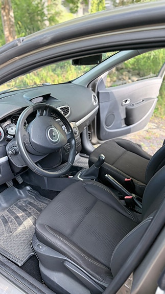 Renault Clio 8 of 9