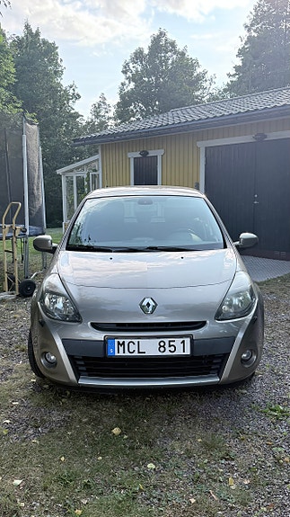 Renault Clio 2 of 9