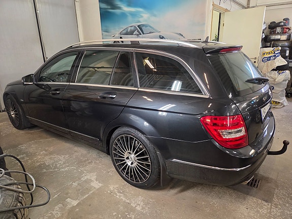 Mercedes-Benz C220 9 of 19