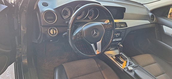 Mercedes-Benz C220 8 of 13