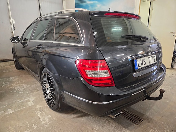 Mercedes-Benz C220 8 of 19