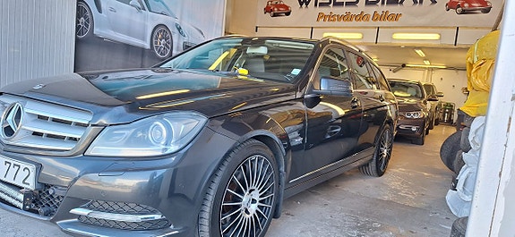 Mercedes-Benz C220 2 of 13