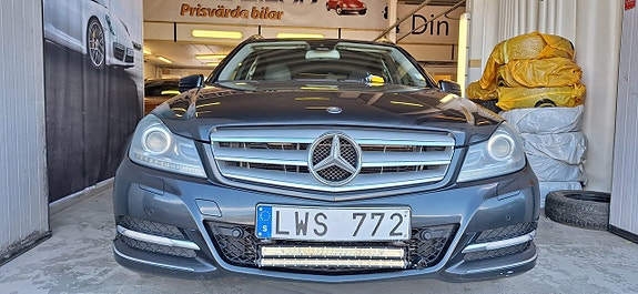 Mercedes-Benz C220 3 of 13