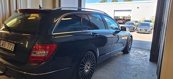 Mercedes-Benz C220 4 of 13