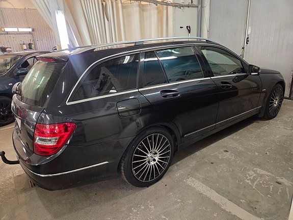 Mercedes-Benz C220 7 of 19
