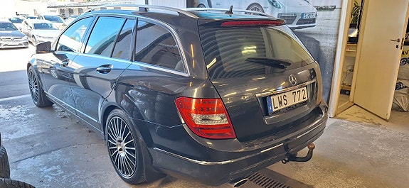 Mercedes-Benz C220 6 of 13