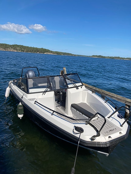 Husky R7. Yamaha F200 XB. 2022. 2 of 10