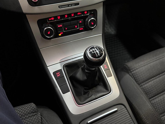 Volkswagen Passat 13 of 15
