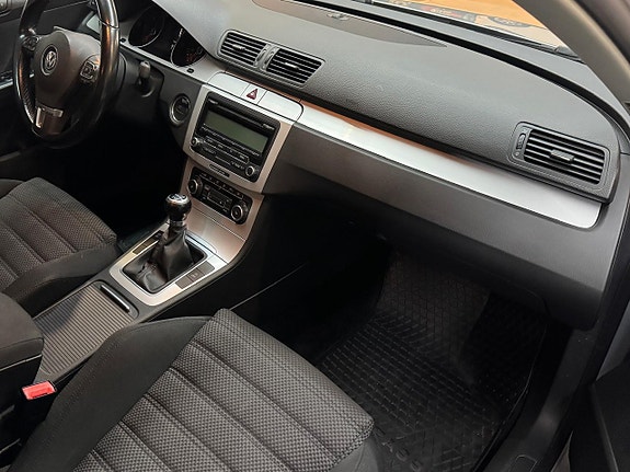 Volkswagen Passat 8 of 15