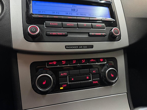 Volkswagen Passat 12 of 15
