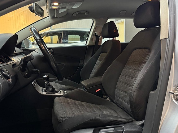 Volkswagen Passat 14 of 15