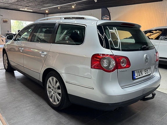 Volkswagen Passat 4 of 15