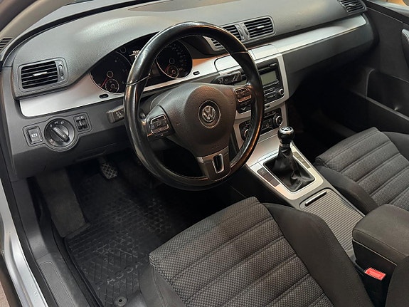 Volkswagen Passat 7 of 15