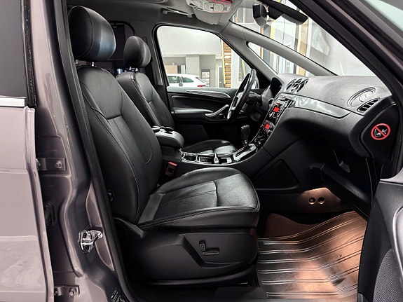 Ford S-MAX 23 of 29