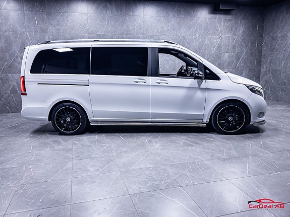 Mercedes-Benz V220 8 of 29