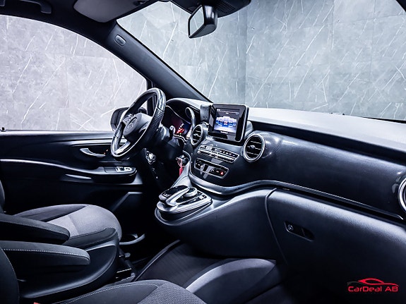 Mercedes-Benz V220 13 of 29