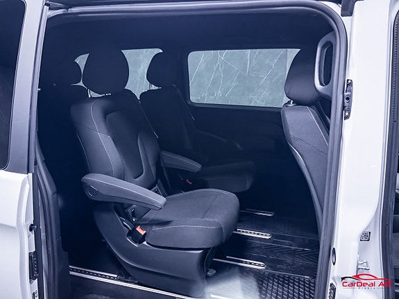 Mercedes-Benz V220 16 of 29