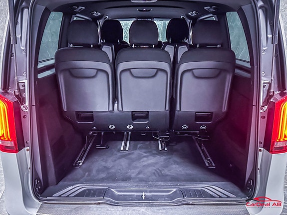 Mercedes-Benz V220 18 of 29