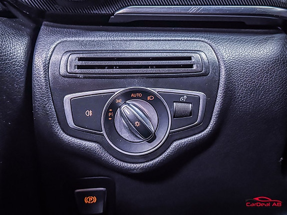 Mercedes-Benz V220 29 of 29