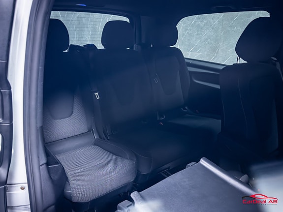 Mercedes-Benz V220 17 of 29