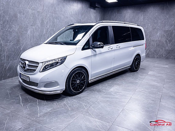 Mercedes-Benz V220 3 of 29