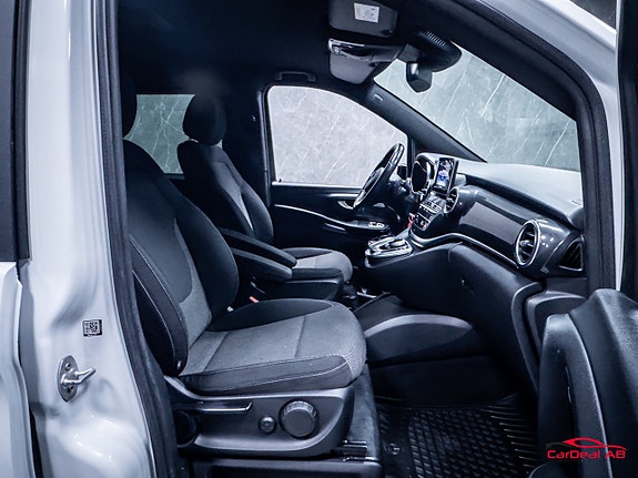 Mercedes-Benz V220 15 of 29
