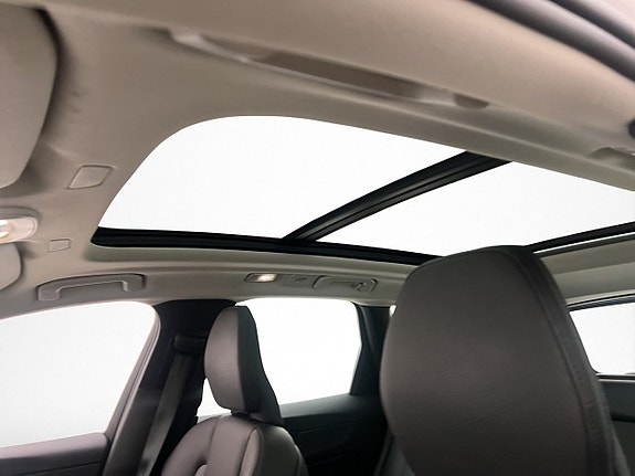 Volvo XC60 12 of 30