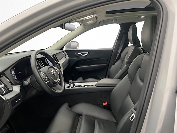 Volvo XC60 11 of 30