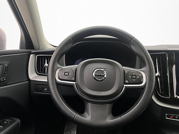 Volvo XC60 14 of 30