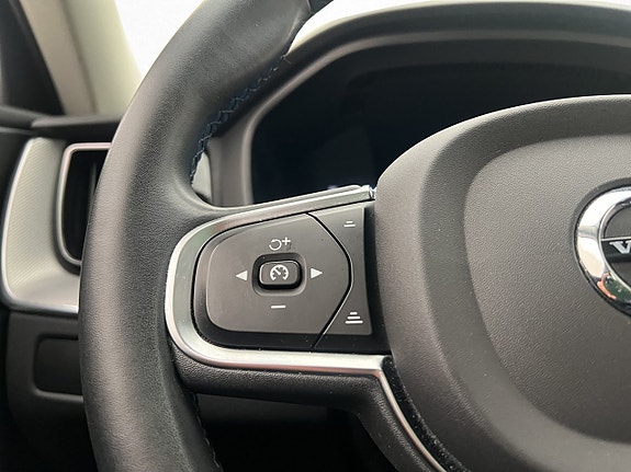 Volvo XC60 15 of 30