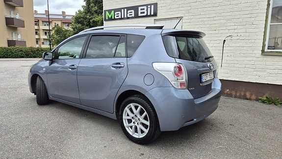 Toyota Verso 2 of 18