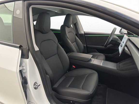 Tesla Model 3 28 of 30