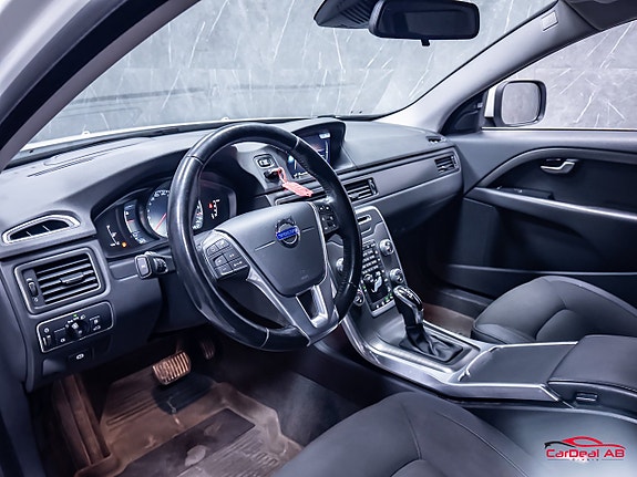 Volvo XC70 11 of 28