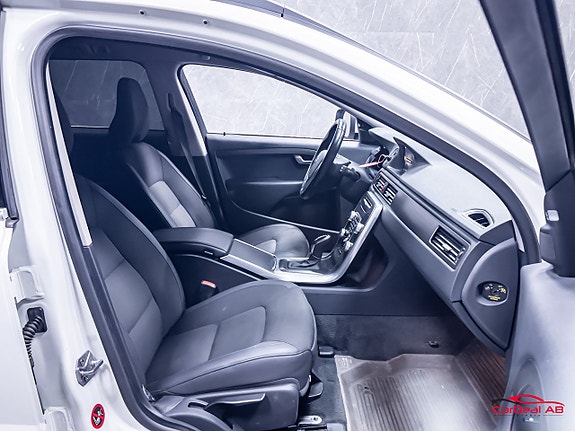 Volvo XC70 15 of 28
