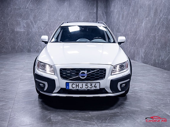 Volvo XC70 2 of 28