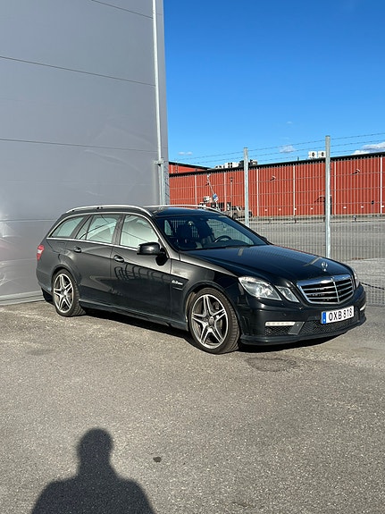Mercedes-Benz E63 3 of 4