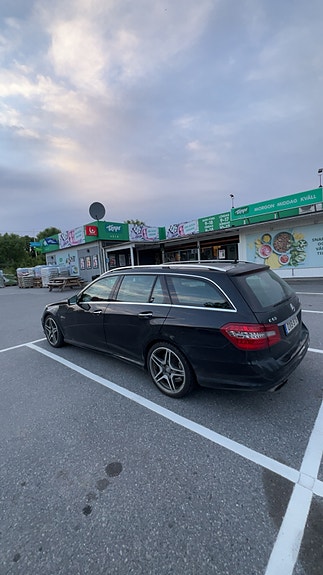 Mercedes-Benz E63 2 of 4