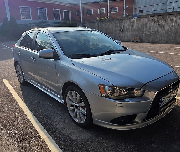 Mitsubishi Lancer 2 of 4