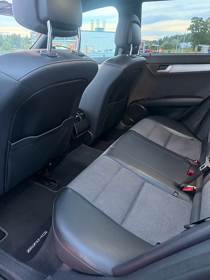 Mercedes-Benz C220 6 of 8